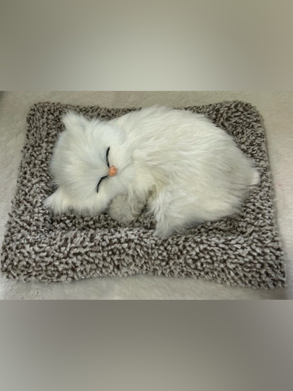 REALISTIC SLEEPING CAT ORNAMENTAL